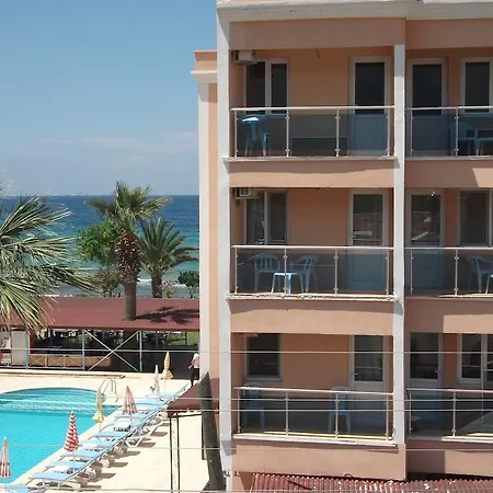 Holiday 호텔 Guzelcamlı