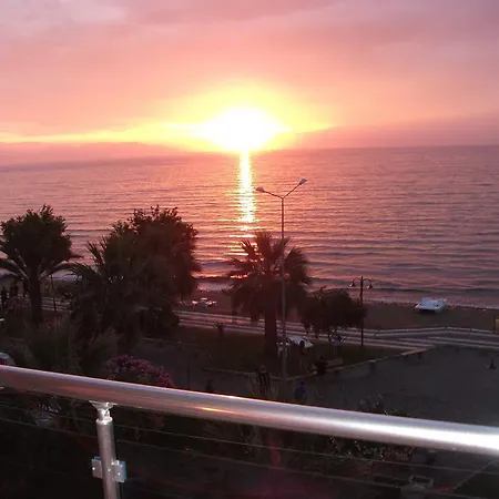 Holiday Otel Güzelçamlı